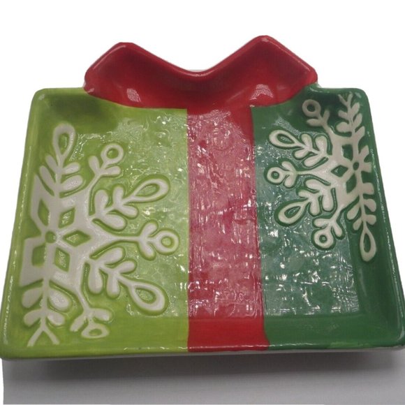 Christmas Gift Package Box Plate Candy Dish Holiday Red Green Snowflake 6 Inch - Picture 3 of 5